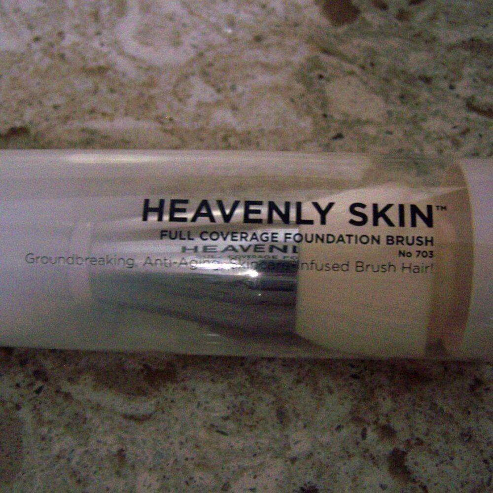 It Heavenly Skin Foundation Brush - Picture 2 of 4